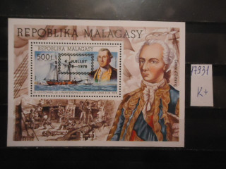Фото марки Мадагаскар блок надпечатка **