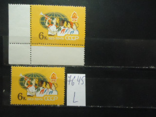 Фото марки СССР 1962г (1 м-у горниста сзади шея в крови, смещение желтой краски с волос; 2 м-светлое пятно под глазом негра) **