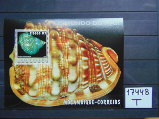 Фото марки Португальский Мозамбик 2002г **
