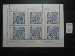 Фото марки Португалия 1975г малый лист (7€) **