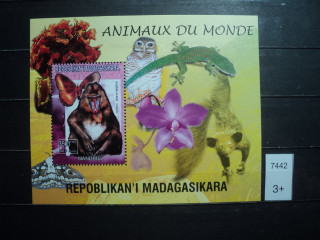 Фото марки Мадагаскар блок **