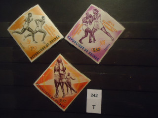 Фото марки Гвинея 1963г надпечатка оранжевая **