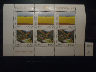Фото марки Португалия 1977г блок **
