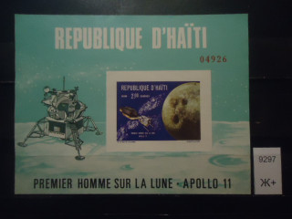 Фото марки Гаити 1969г блок (15€) **