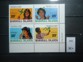 Фото марки Маршаловы острова сцепки **