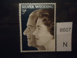 Фото марки Великобритания 1972г Королевская Серебрянная свадьба **