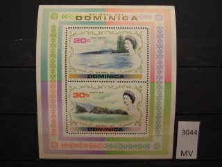 Фото марки Доминика 1972г блок *