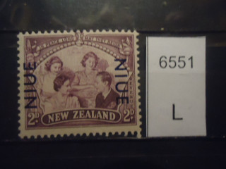 Фото марки Брит. Ниуе 1946г надпечатка **