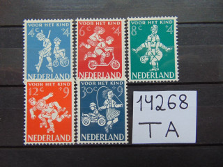 Фото марки Голландия серия 1958г **
