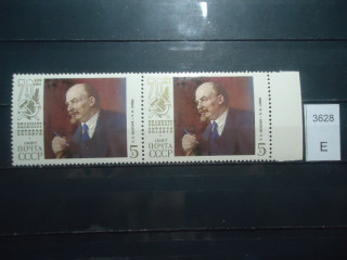 Фото марки СССР 1987г 1 марка-кружок с ободком у правой рамки. 2 марка-красная точка на мезинце **
