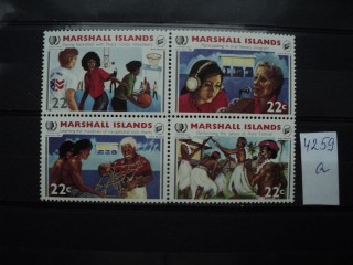 Фото марки Маршаловы острова сцепка **