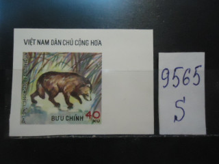 Фото марки Вьетнам 1976г б/зубц **