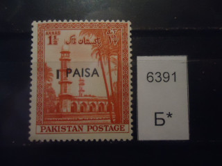 Фото марки Пакистан 1961г надпечатка *