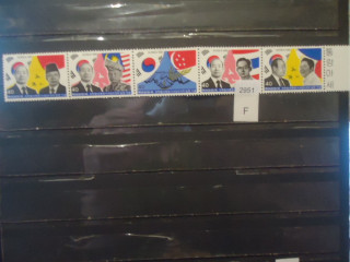 Фото марки Южная Корея 1981г сцепка *
